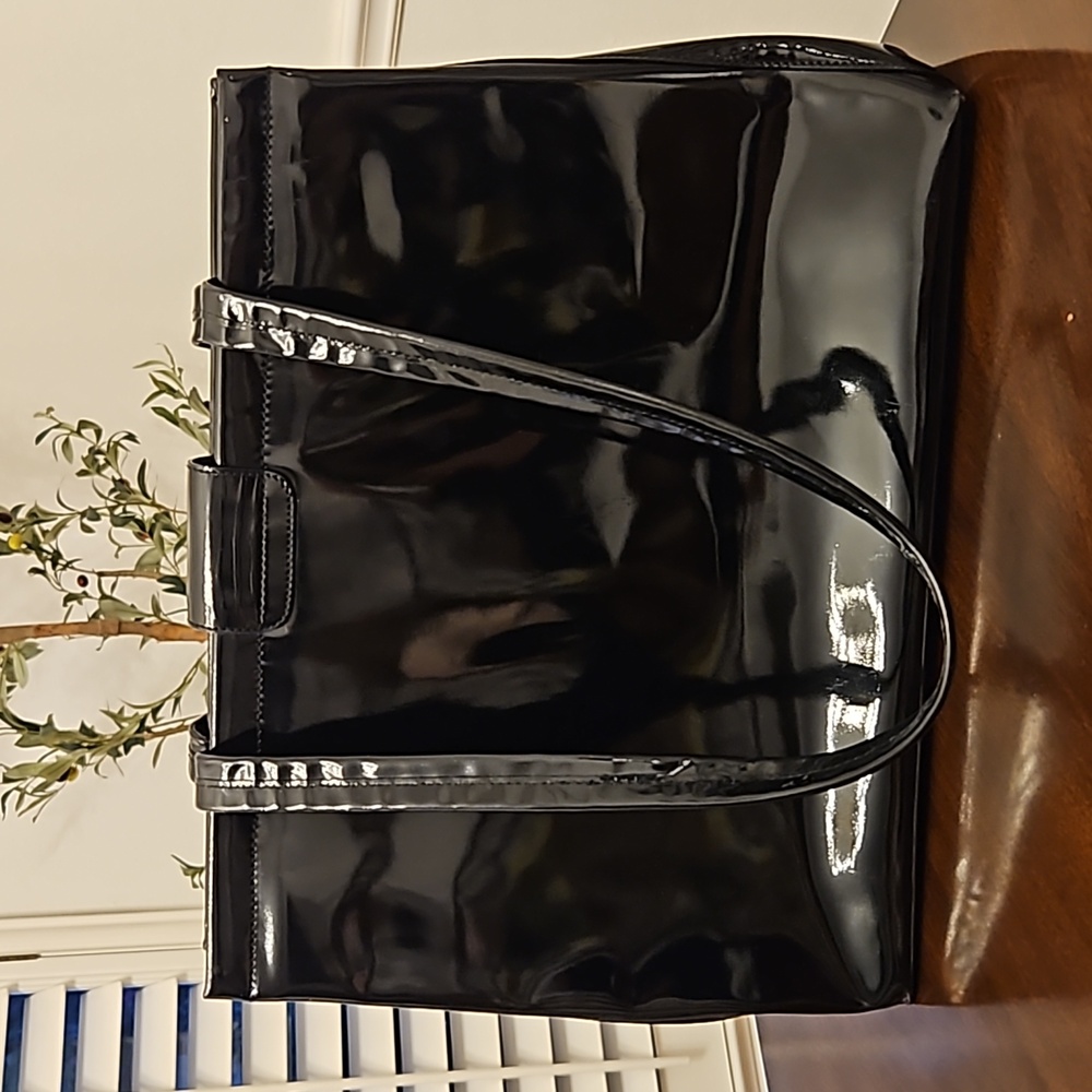 Salvatore Ferragamo Black Patent Leather Vala Large Tote w/ Gold, EUC Ha… - Picture 4 of 16